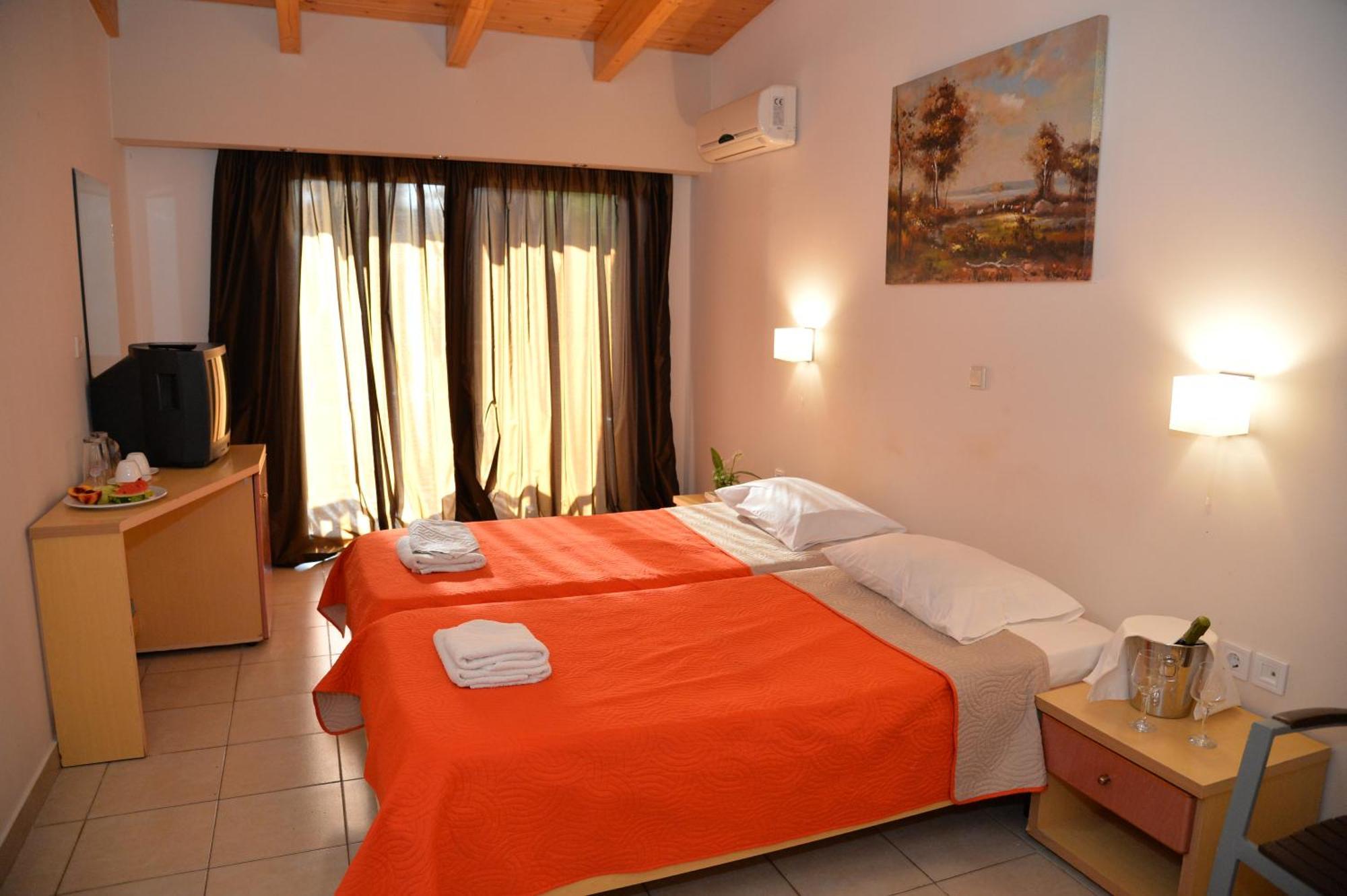 Heleni Beach Hotel Ialisos Habitación foto